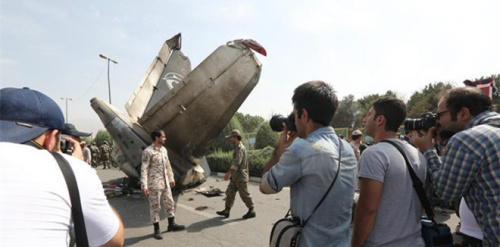 伊朗客机坠毁总统哀悼 已下令全面停飞涉事机型