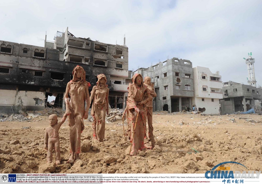 勿忘战争 加沙废墟展出巴勒斯坦难民雕像