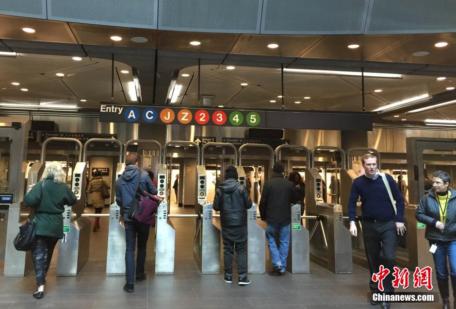 纽约最大最美地铁站启用 16米圆穹天幕美奂美轮
