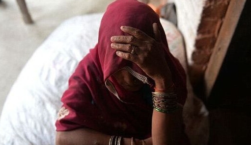 印度少女与男友野合被发现 怕责骂携表妹上吊自杀