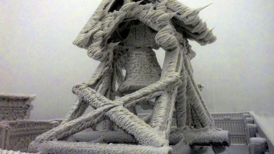 德国山区出现雪后奇景 宛如雕塑艺术