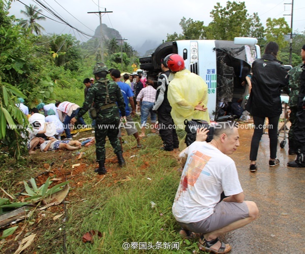 泰国旅游客车侧翻 3名中国游客重伤