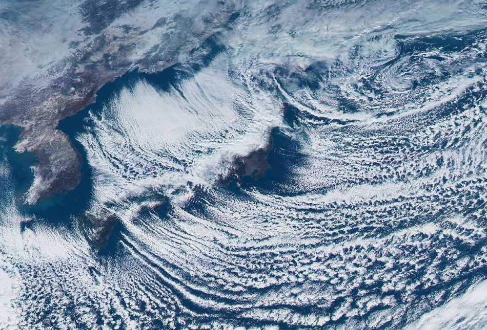 日本气象卫星首次拍到地球彩照(图)