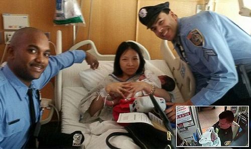 华裔女子美国费城地铁临产 两位警官现场接生