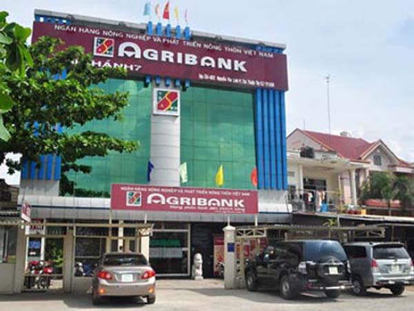 越南国有银行职员借运钞卷走80万美元