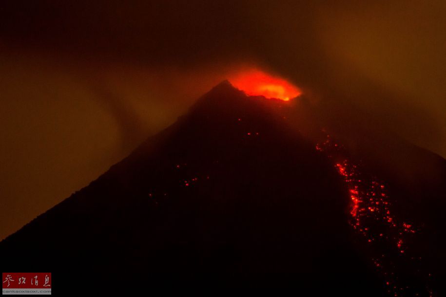 墨西哥火山喷发 数百人被迫撤离（组图）