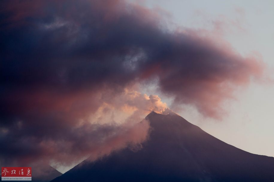 墨西哥火山喷发 数百人被迫撤离（组图）