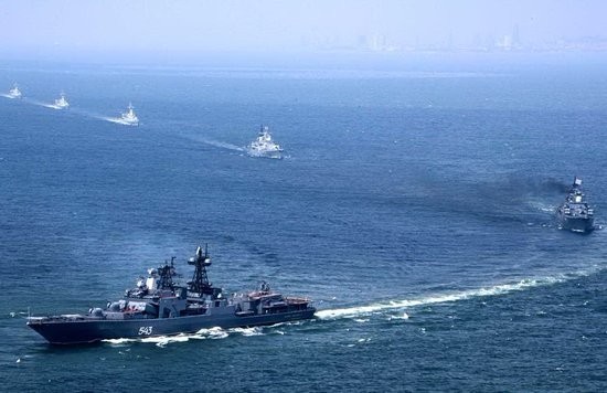 消息人士：日本侦查舰伪装渔船抵近中俄舰队拍照