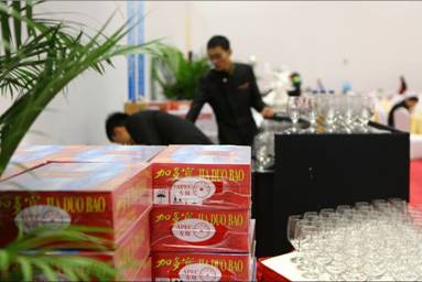APEC专供国宴加多宝凉茶与市场产品无差别