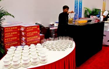 APEC专供国宴加多宝凉茶与市场产品无差别
