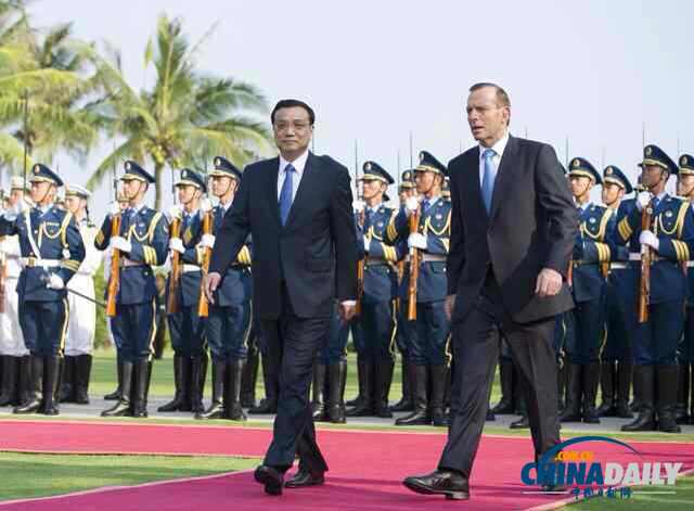 李克强在三亚举行仪式欢迎澳大利亚总理阿博特访华