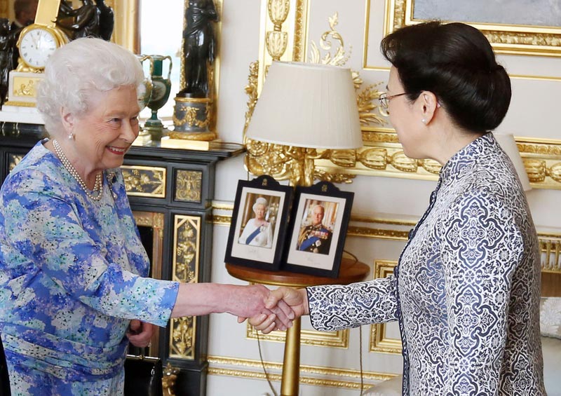 李克强会见英国女王伊丽莎白二世