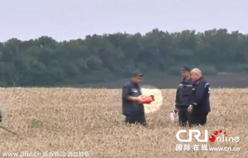 乌民间武装将MH17黑匣子交给马来西亚