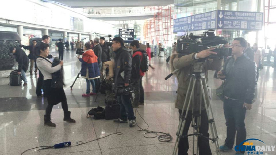 马来西亚飞北京航班失联 家属和记者在机场焦灼等待