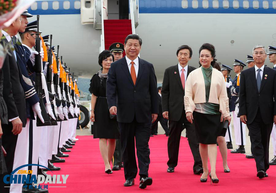 习近平抵达首尔开始对韩国进行国事访问（图）