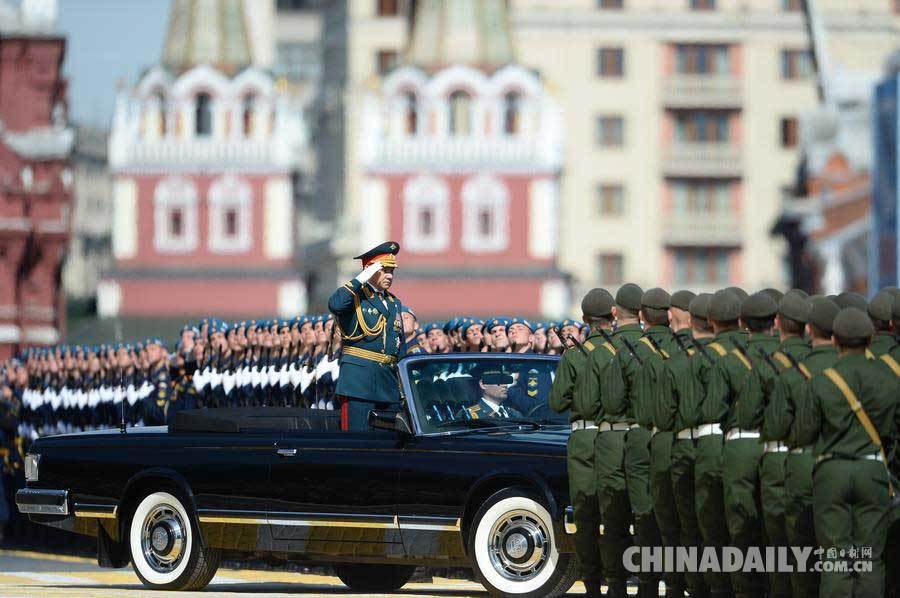 俄罗斯举行纪念卫国战争胜利70周年阅兵式