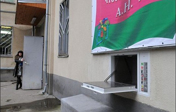 俄部分城市推广“弃婴箱”项目 安全卫生可防野狗等袭击