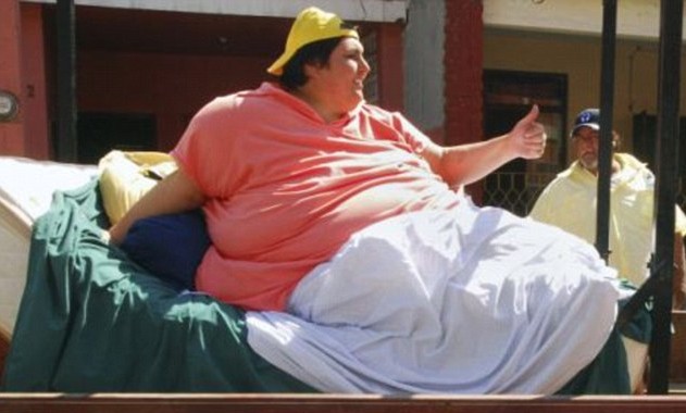 英男子夺“全世界最胖者”称号 体重近370公斤无法自理