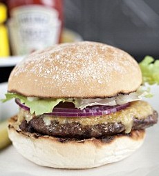 人造肉汉堡即将问世 一个就卖22万英镑