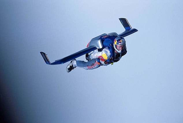 澳跳伞狂人为3.65万米高空降落做准备