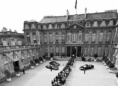 法国总统选举：候选人凭什么冲进爱丽舍宫？