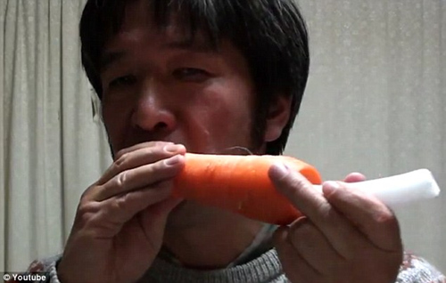 日本男子用胡萝卜洋葱等演奏名曲令人称奇
