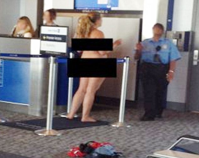 美国机场上演惊人一幕 一女子脱光衣服只因缺乏睡眠？