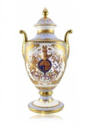 英女王登基60周年官方纪念品发布 一把茶壶250英镑