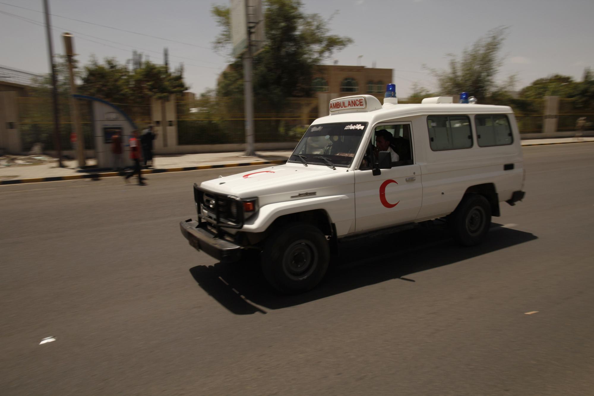 也门首都阅兵彩排士兵遭到炸弹袭击 至少96人死亡300人受伤