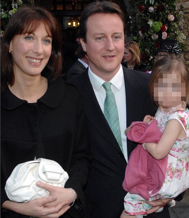 卡梅伦夫妇粗心将女儿丢餐馆 首相安保受质疑