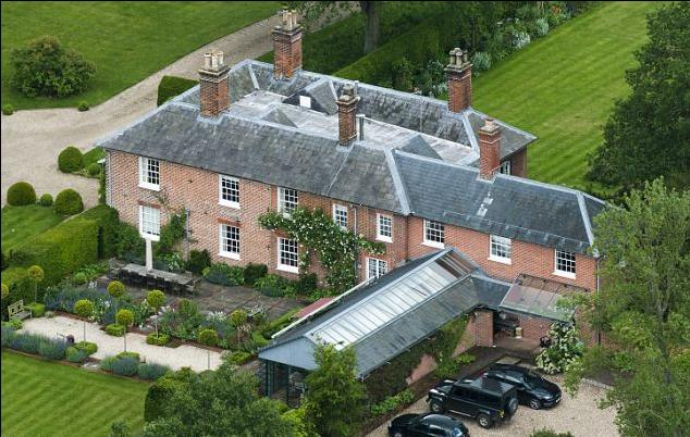 凯特父母被指借“王室姻亲”身份敛财 即将入住470万英镑豪宅