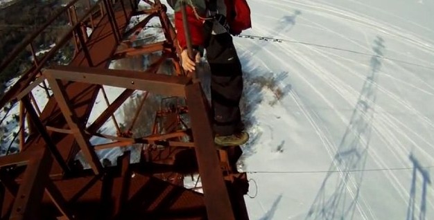 英男子120米高处跳伞出意外 坠落雪地幸运生还