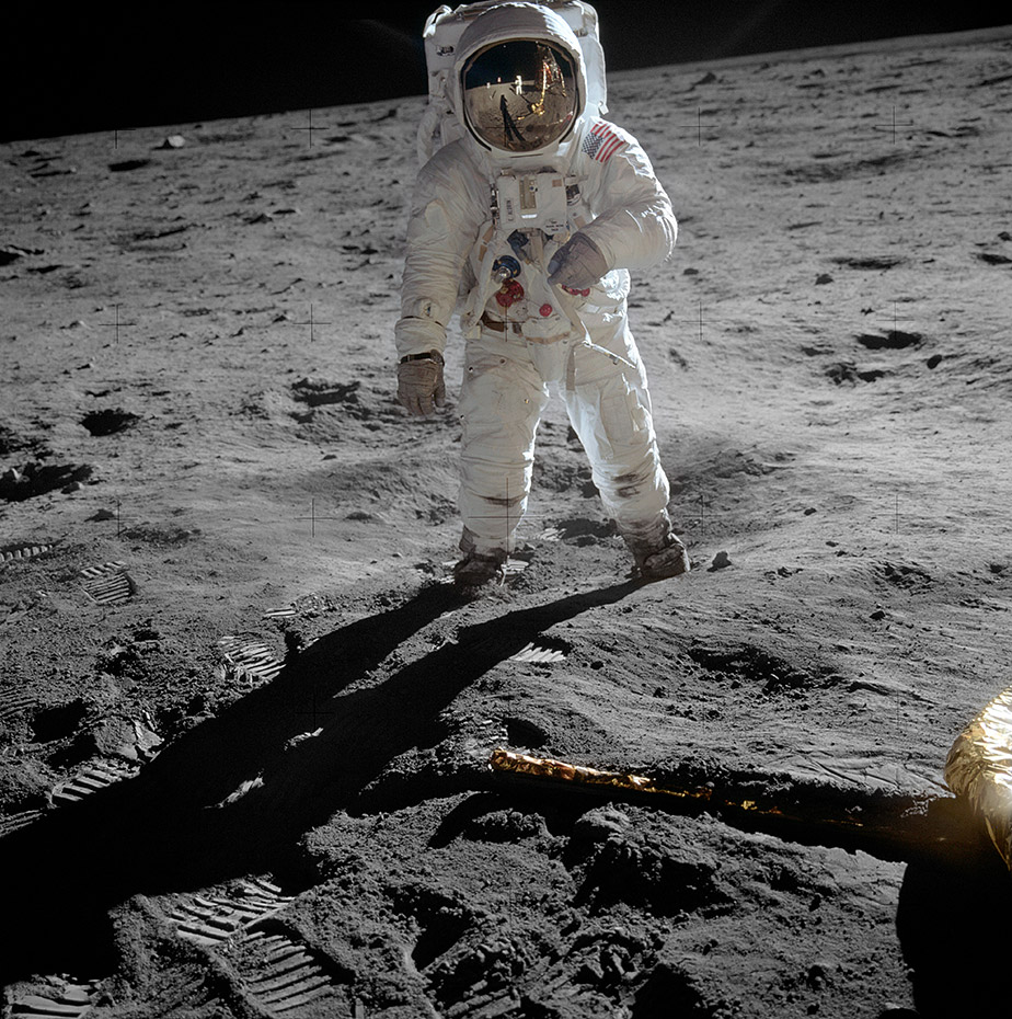 首位登月宇航员阿姆斯特朗逝世 奥巴马缅怀盛赞其为时代的英雄