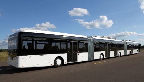 世界最长公交车亮相德国 长约31米能载256人