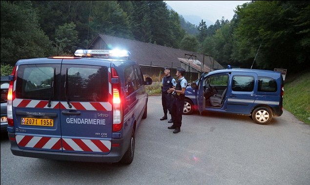 法国景区爆灭门案 英国3名自驾游客遇难8岁女孩垂危