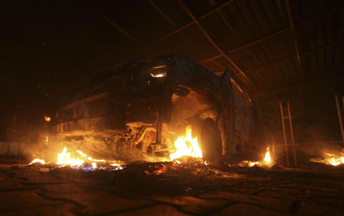 利比亚示威者冲入美领事馆放火 一名工作人员丧生