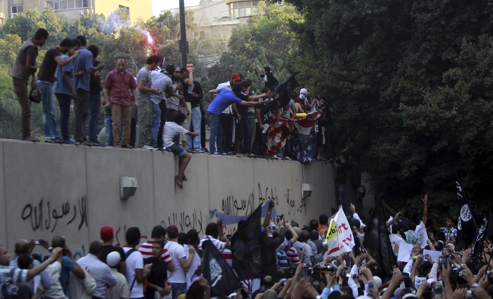 美驻埃及和利比亚使领馆遭民众冲击 外交人员一死一伤
