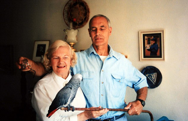 全球最老鹦鹉去世终年55岁 生前对主人说“再见”
