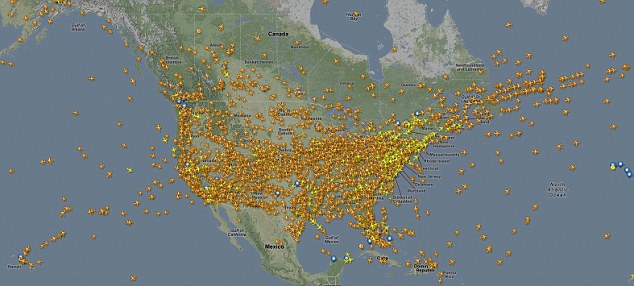 飞机像蝗虫般挤满天空？神奇网站可一览全球实时航班