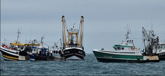英法近50艘渔船在诺曼底海域爆发冲突 法军出面干预事件或将升级