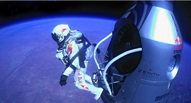 极限运动员超音速跳伞成功 有助改善航天服设计