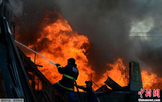 菲律宾首都居民区发生火灾 400座房屋被毁