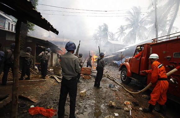 缅甸若开邦宗教族群冲突再起 爆发血腥骚乱数百人伤亡