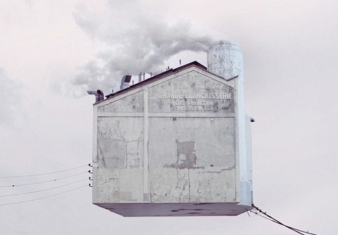 云端的华丽冒险 法国艺术家送可爱建筑“漂浮”上天