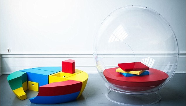 瑞士公司推出新奇家具 形似透明大气泡可吊在天花板上