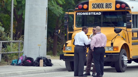 美佛罗里达校车枪击惨案 7岁女童目睹姐姐中枪身亡