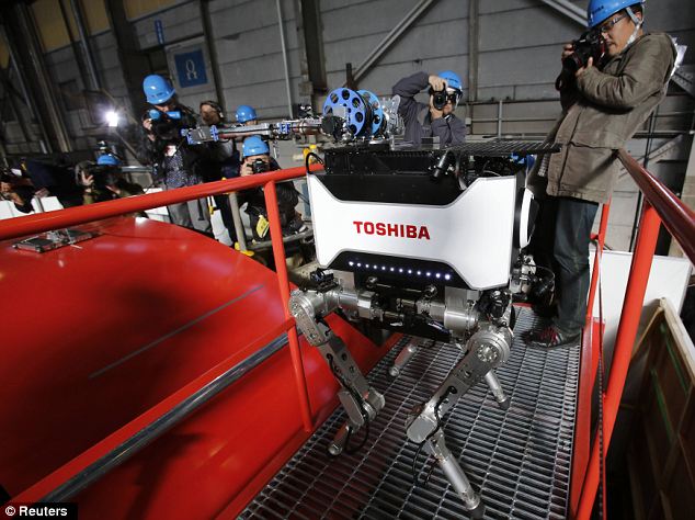 日本防辐射机器人尴尬“怯场”首次亮相即现故障