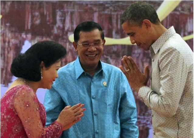 对奥巴马不敬？美媒称柬埔寨首相夫人行礼“留一手”