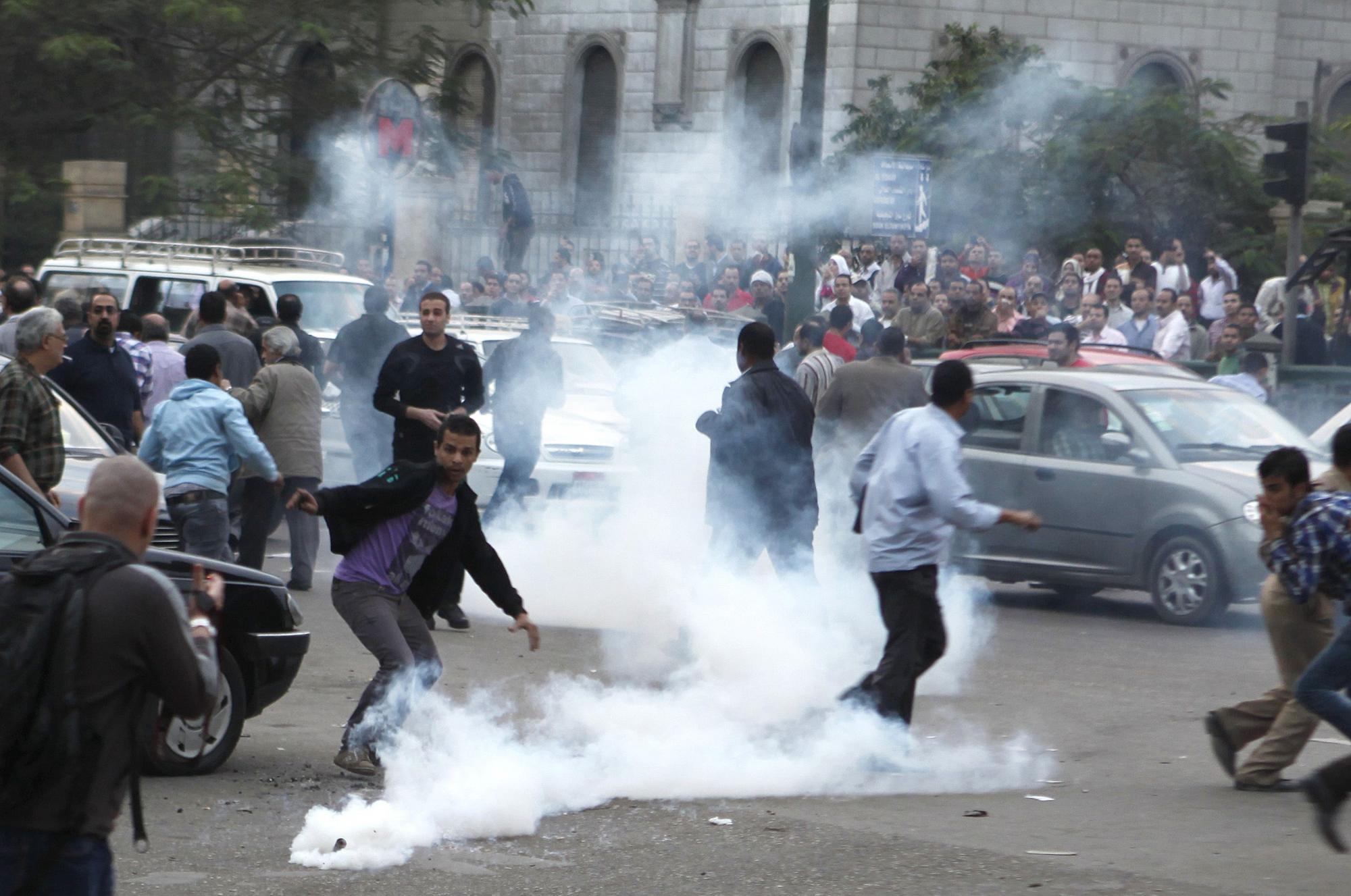 埃及法官团体呼吁全国罢工抗议总统“扩权” 多地抗议致百人受伤