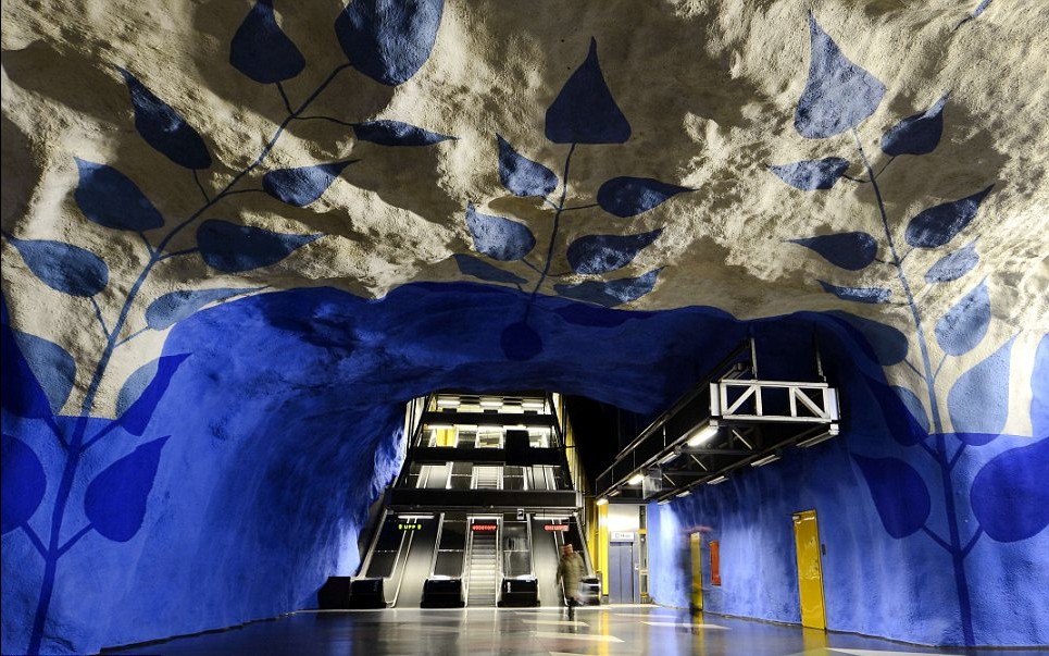 瑞典斯德哥尔摩地铁一站一风景 被誉世界最长的艺术长廊